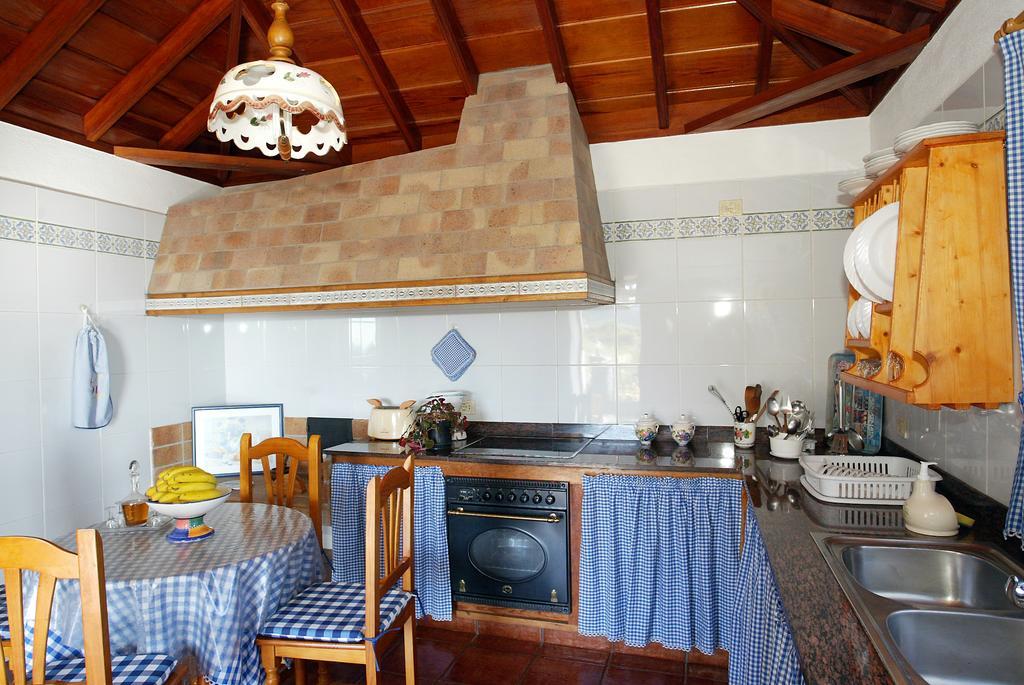 Atilio Villa Puntallana Room photo